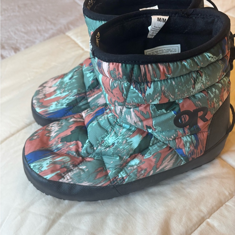 Outdoor Research Quilted Slip-On Booties in Teal, Rust & Blue size medium women - Picture 4 of 6